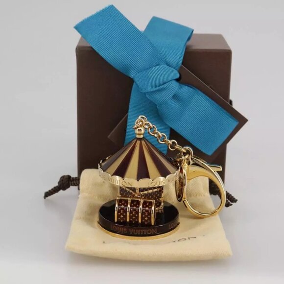 LOUIS VUITTON Bijoux Sac Carrousel Charm metal Gold M66782 LV Auth - Picture 8 of 16